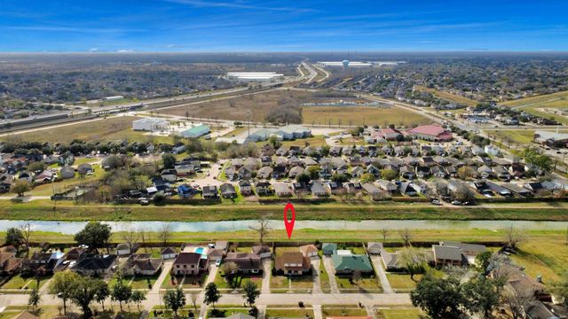 15423 Ridingwood Drive, Houston, TX 77489