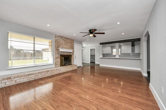 15423 Ridingwood Drive, Houston, TX 77489