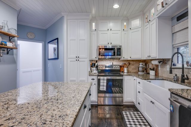 867 Fairgrounds Rd, Ashland City, TN 37015