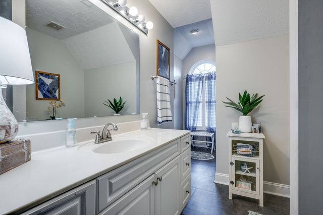 867 Fairgrounds Rd, Ashland City, TN 37015