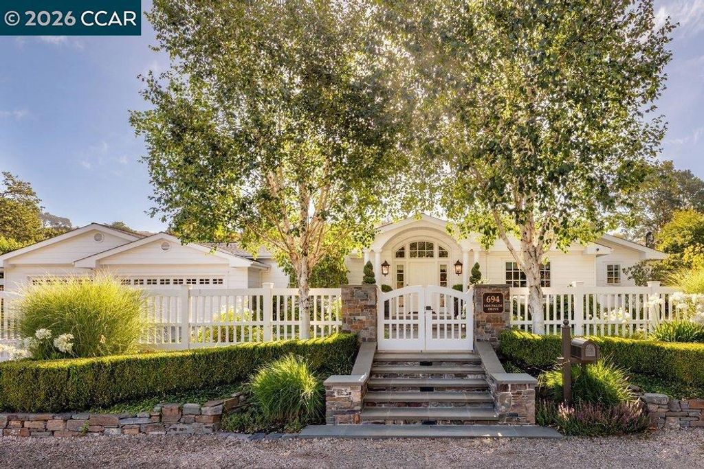 Image 1 of property listing at 694 Los Palos Dr, Lafayette, CA 94549