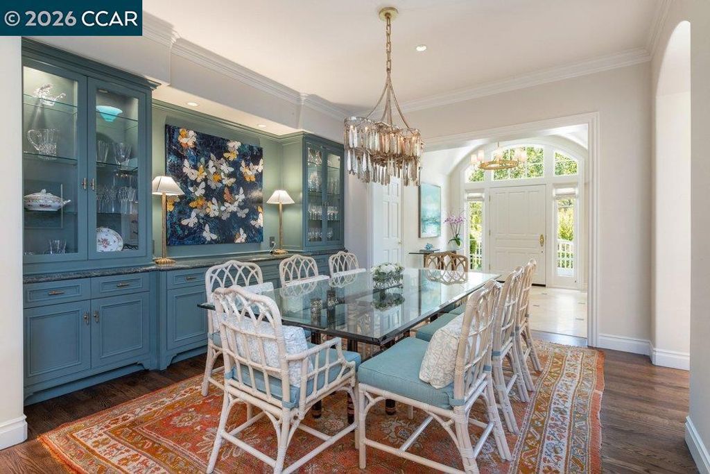 Image 15 of property listing at 694 Los Palos Dr, Lafayette, CA 94549