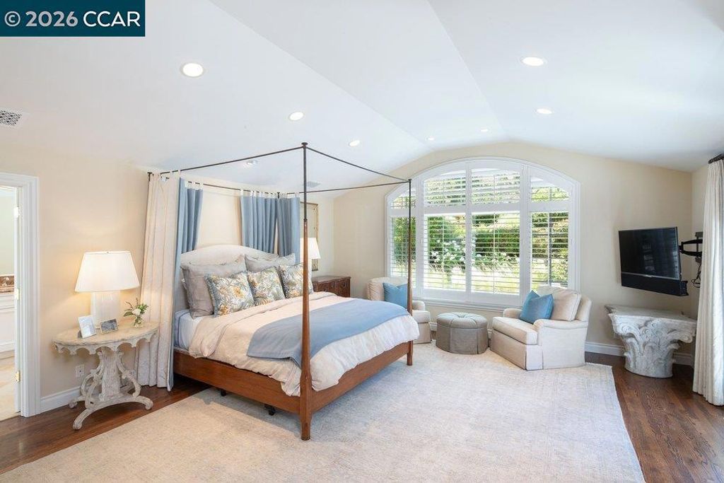 Image 18 of property listing at 694 Los Palos Dr, Lafayette, CA 94549