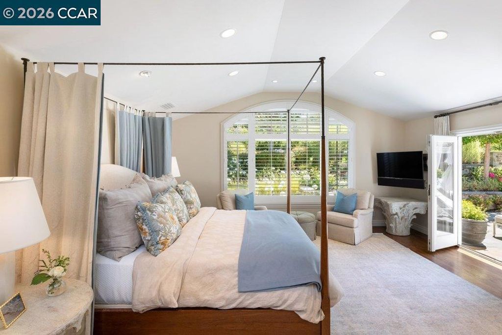 Image 19 of property listing at 694 Los Palos Dr, Lafayette, CA 94549