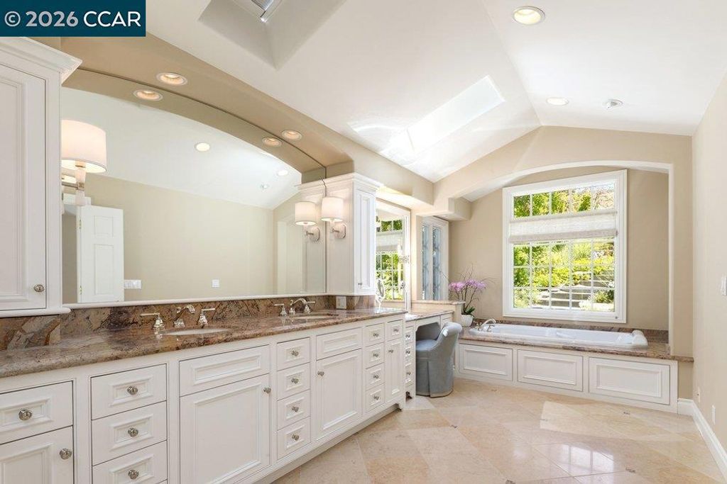 Image 20 of property listing at 694 Los Palos Dr, Lafayette, CA 94549