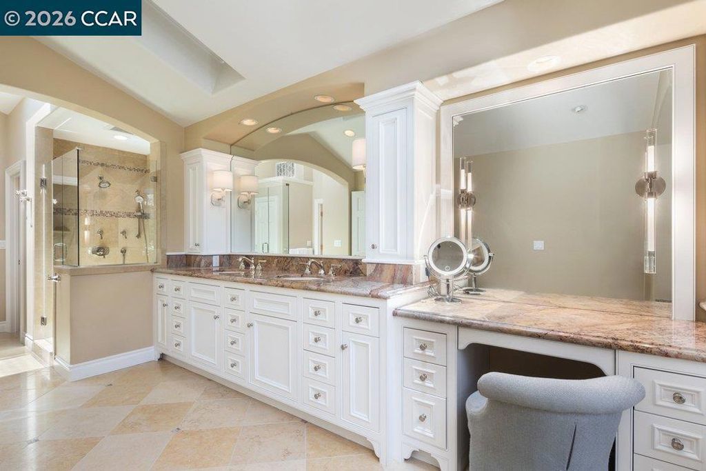 Image 22 of property listing at 694 Los Palos Dr, Lafayette, CA 94549