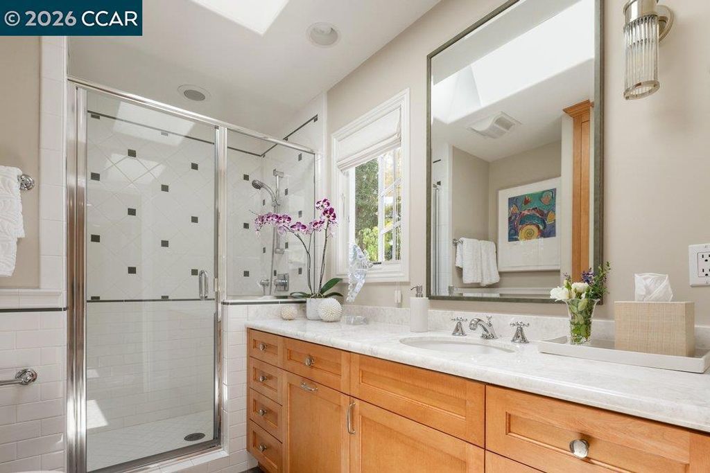Image 25 of property listing at 694 Los Palos Dr, Lafayette, CA 94549