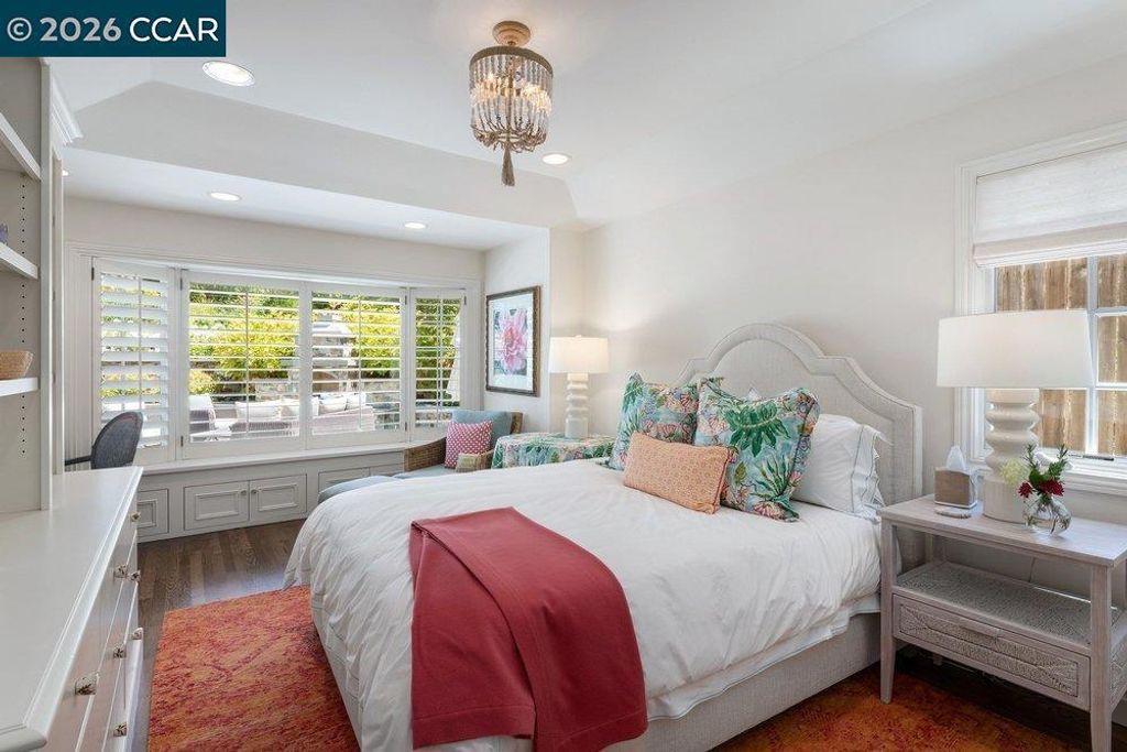 Image 26 of property listing at 694 Los Palos Dr, Lafayette, CA 94549