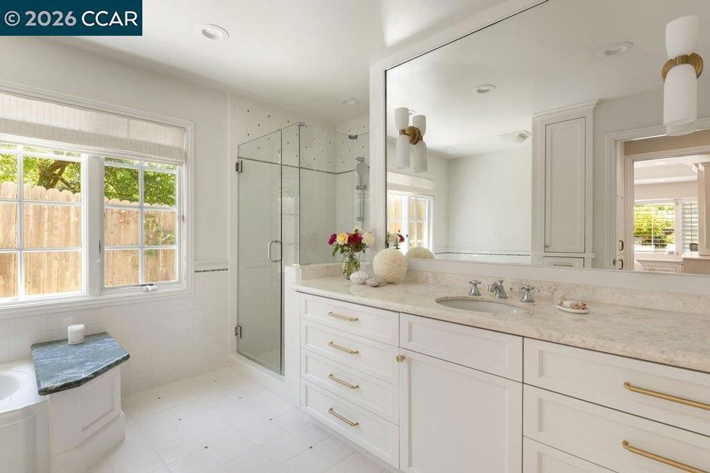 Image 27 of property listing at 694 Los Palos Dr, Lafayette, CA 94549