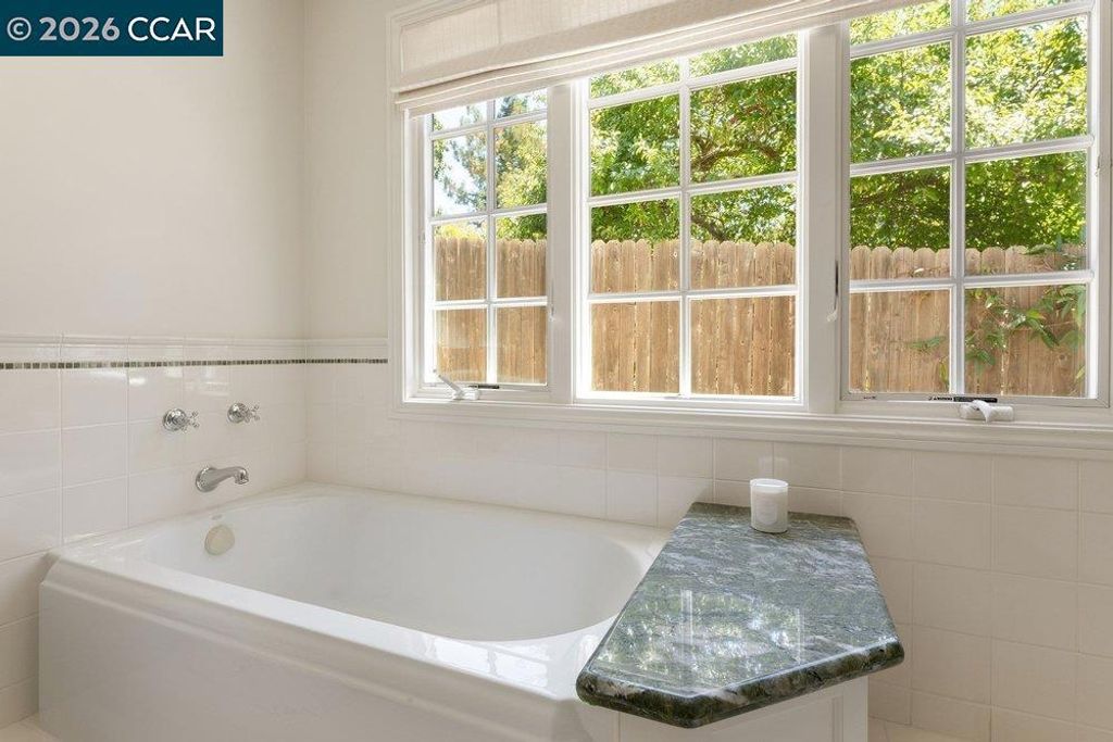 Image 28 of property listing at 694 Los Palos Dr, Lafayette, CA 94549