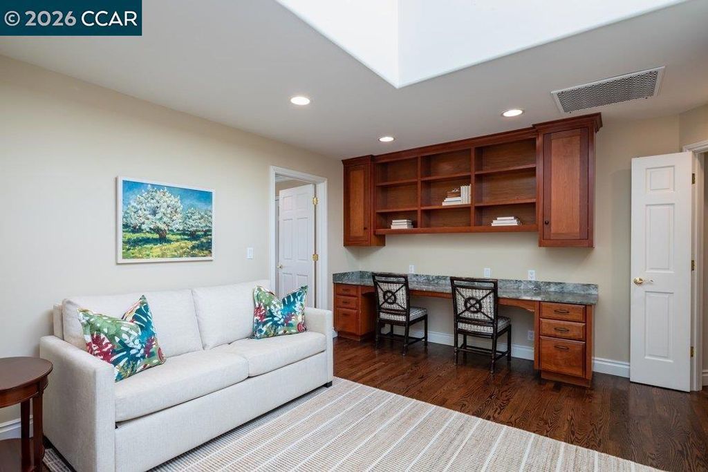 Image 31 of property listing at 694 Los Palos Dr, Lafayette, CA 94549