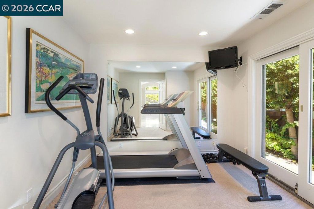 Image 32 of property listing at 694 Los Palos Dr, Lafayette, CA 94549
