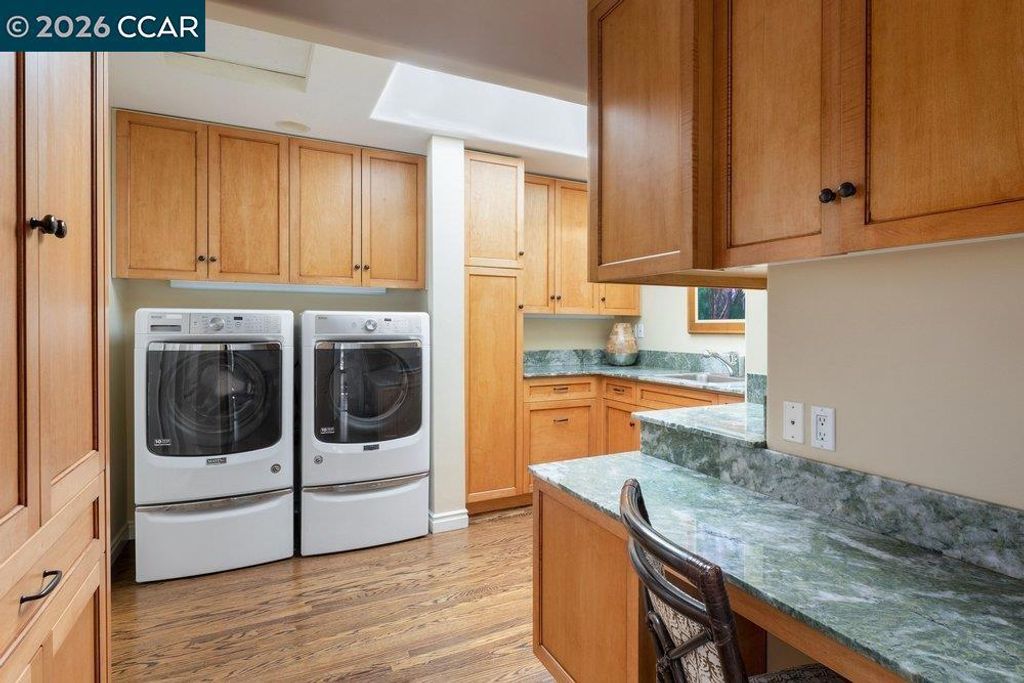 Image 33 of property listing at 694 Los Palos Dr, Lafayette, CA 94549