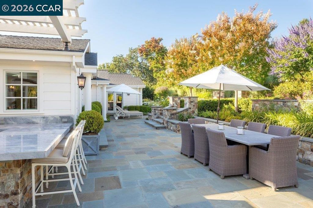 Image 34 of property listing at 694 Los Palos Dr, Lafayette, CA 94549
