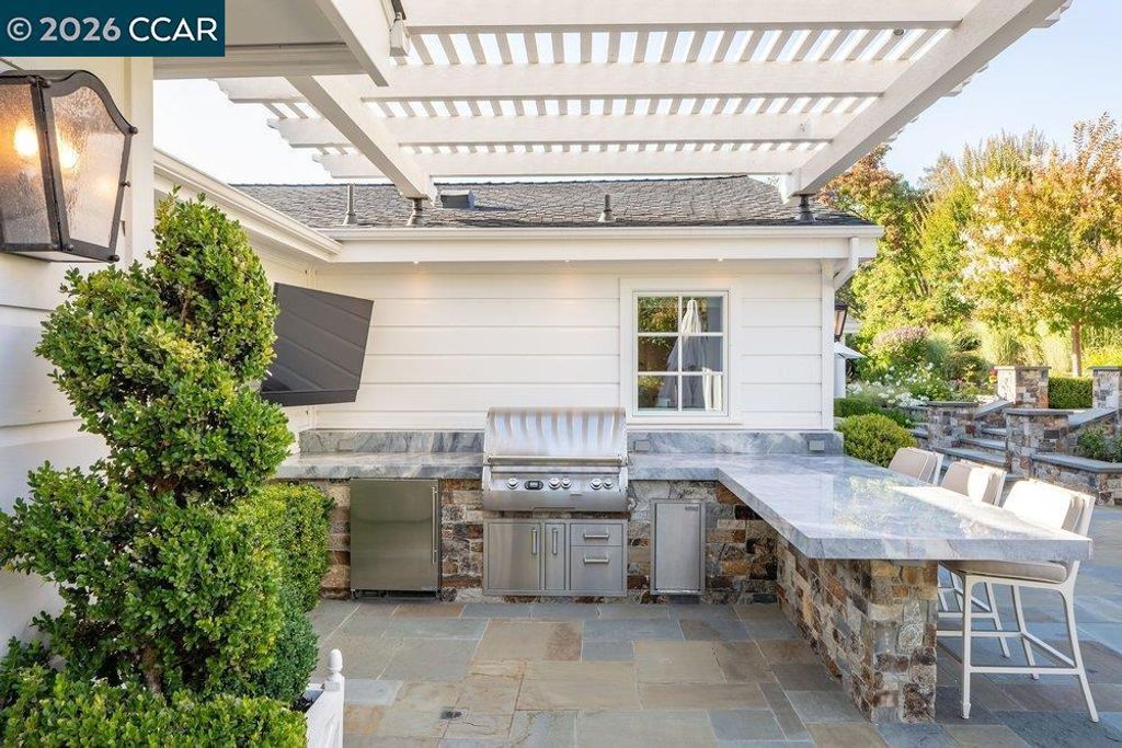 Image 35 of property listing at 694 Los Palos Dr, Lafayette, CA 94549