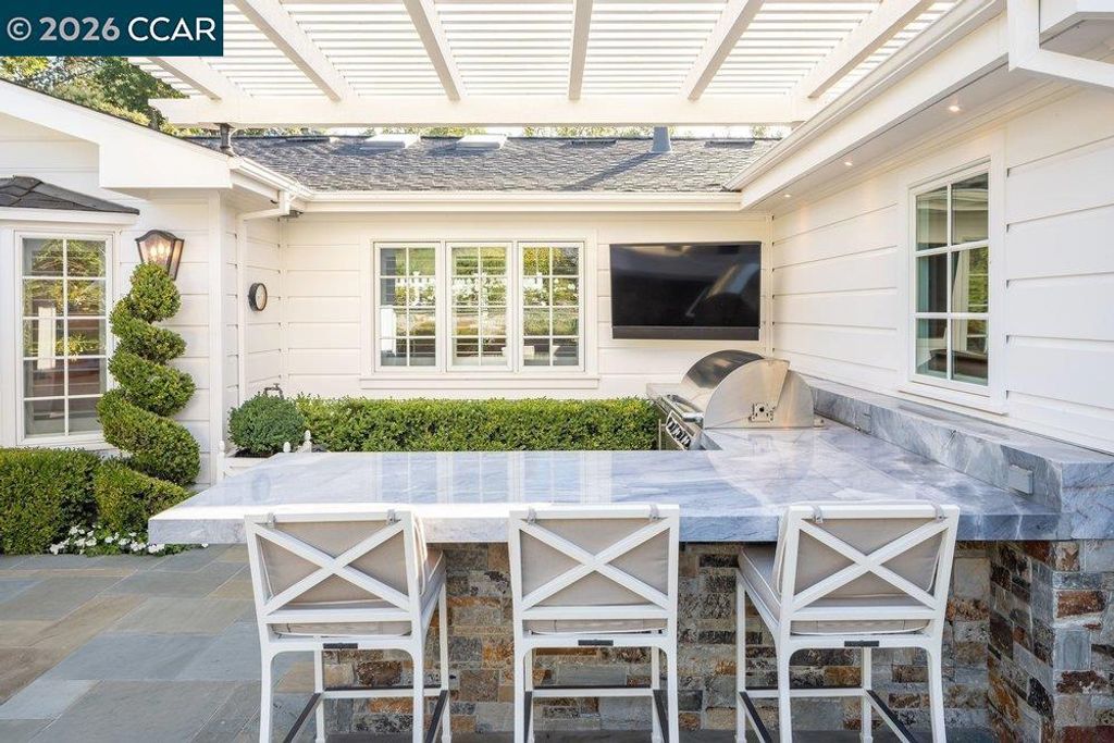 Image 36 of property listing at 694 Los Palos Dr, Lafayette, CA 94549