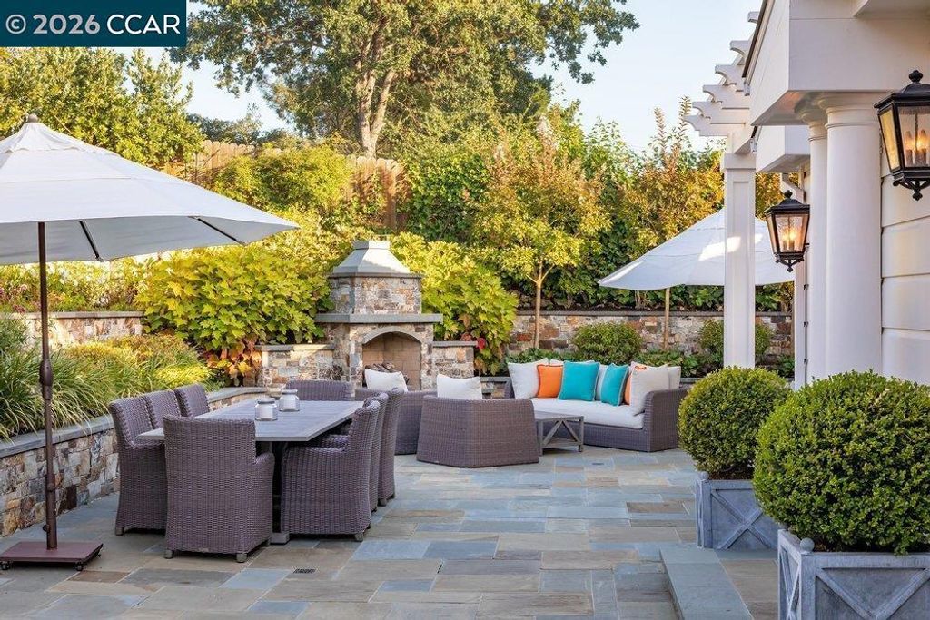 Image 37 of property listing at 694 Los Palos Dr, Lafayette, CA 94549