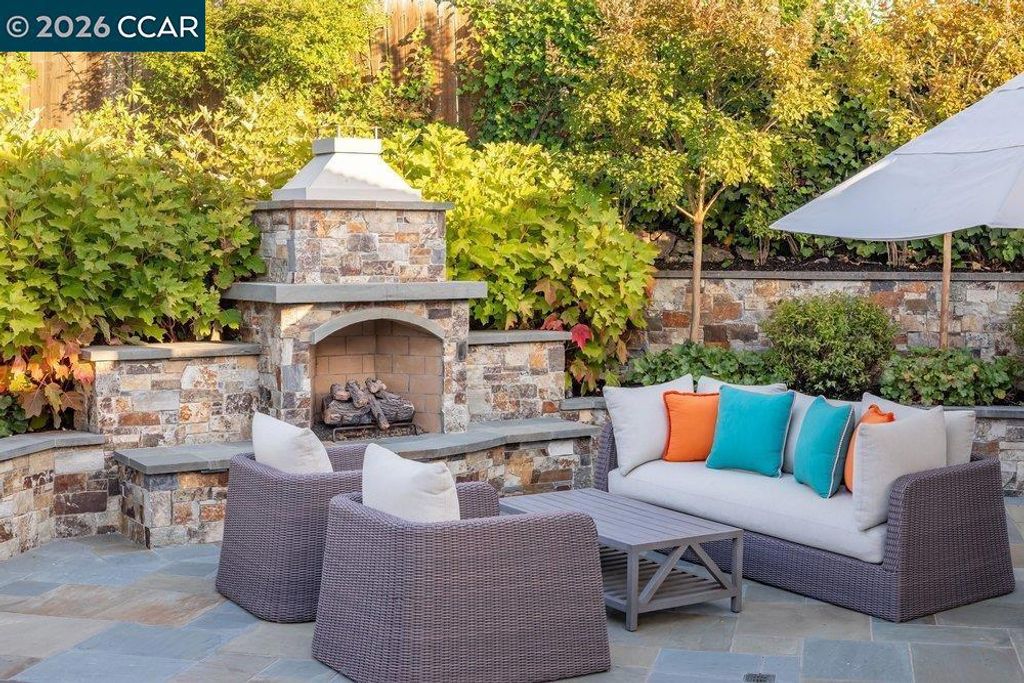 Image 38 of property listing at 694 Los Palos Dr, Lafayette, CA 94549