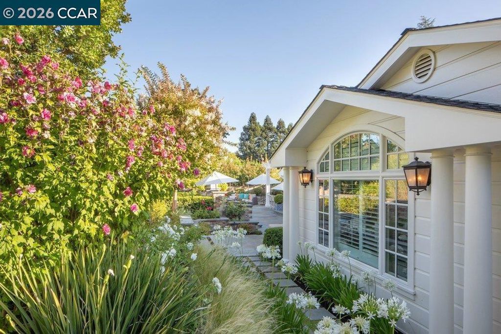 Image 41 of property listing at 694 Los Palos Dr, Lafayette, CA 94549