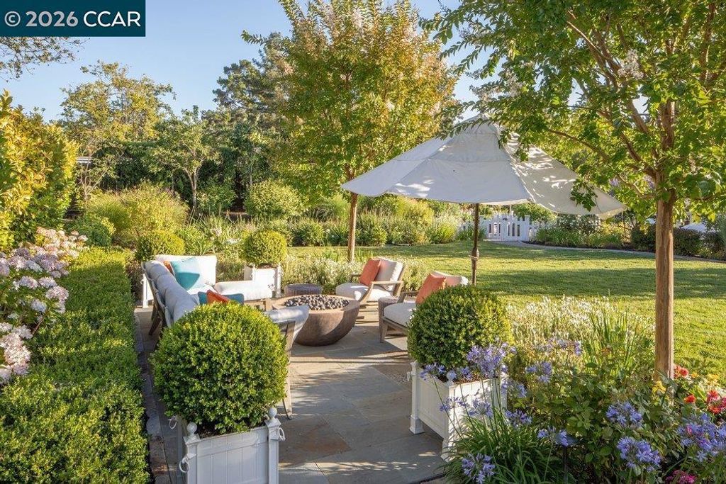 Image 42 of property listing at 694 Los Palos Dr, Lafayette, CA 94549