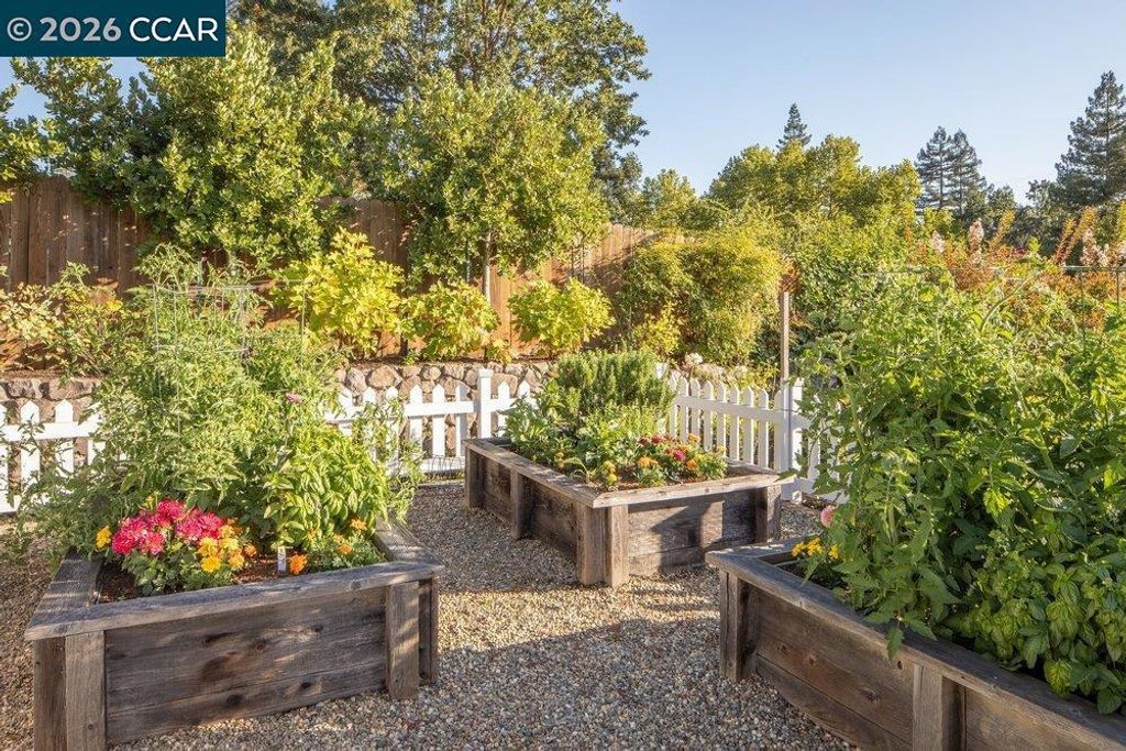 Image 44 of property listing at 694 Los Palos Dr, Lafayette, CA 94549