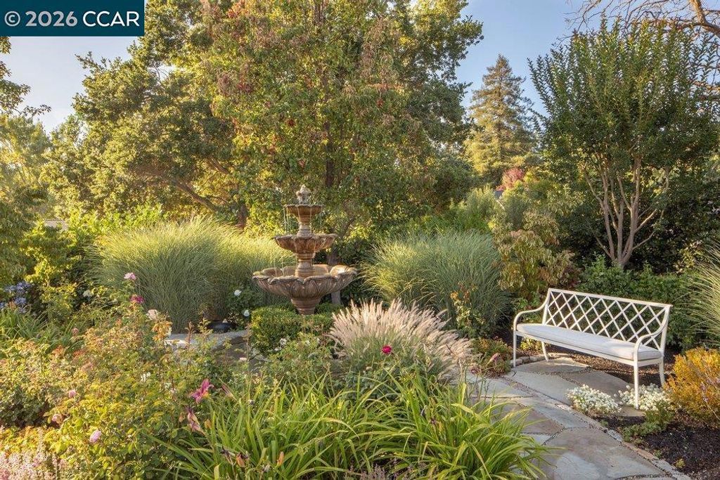 Image 45 of property listing at 694 Los Palos Dr, Lafayette, CA 94549