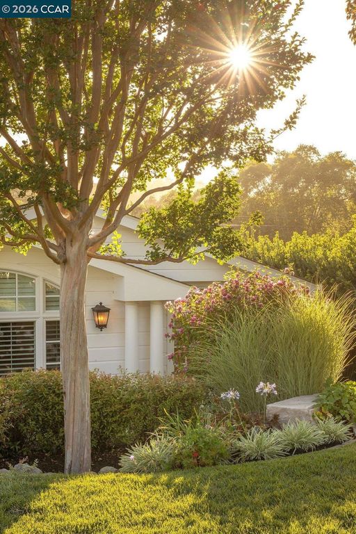 Image 48 of property listing at 694 Los Palos Dr, Lafayette, CA 94549