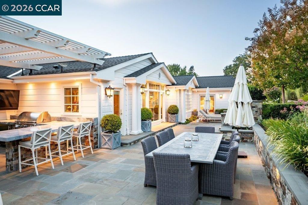 Image 49 of property listing at 694 Los Palos Dr, Lafayette, CA 94549