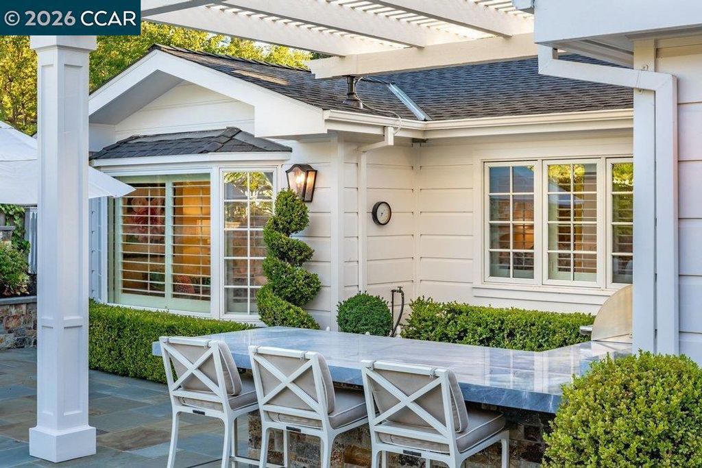 Image 51 of property listing at 694 Los Palos Dr, Lafayette, CA 94549