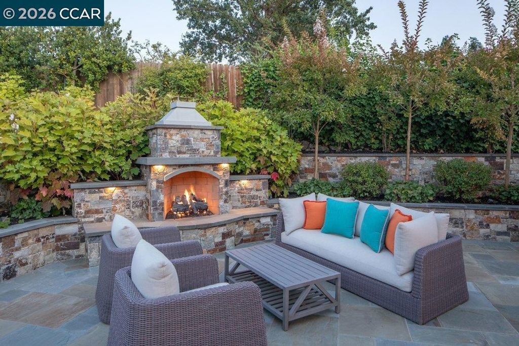 Image 53 of property listing at 694 Los Palos Dr, Lafayette, CA 94549