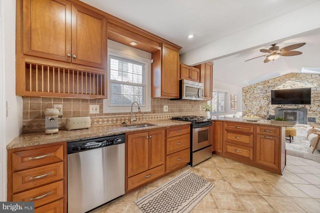 415 LOCUST DR, Baltimore, MD 21228