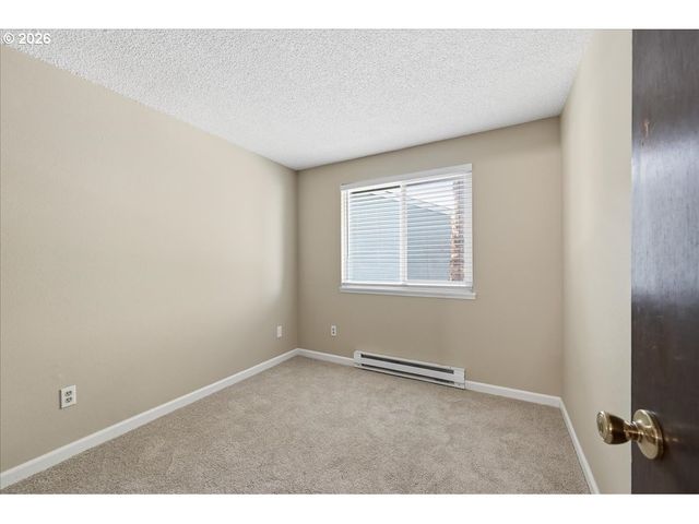 2330 Se BROOKWOOD Ave 221, Hillsboro, OR 97123
