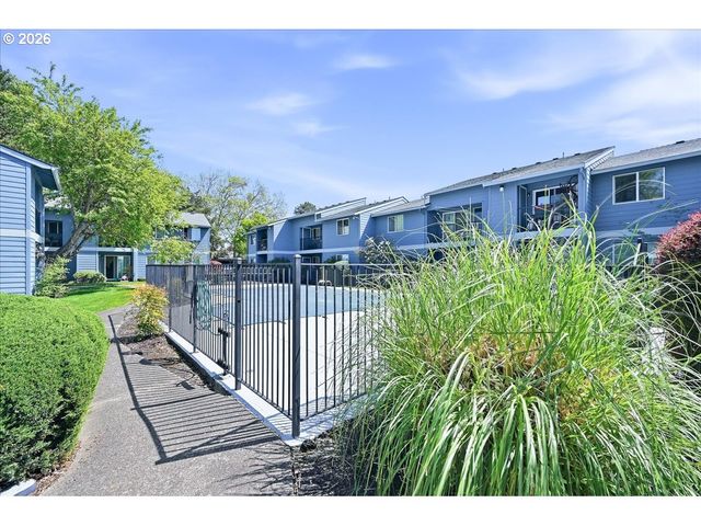 2330 Se BROOKWOOD Ave 221, Hillsboro, OR 97123