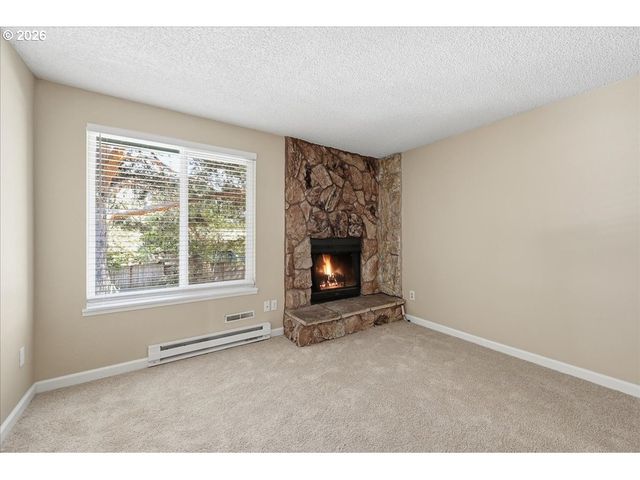 2330 Se BROOKWOOD Ave 221, Hillsboro, OR 97123