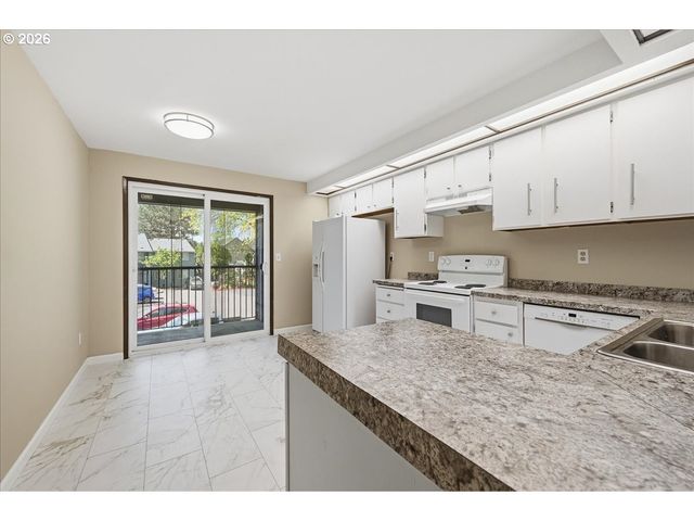 2330 Se BROOKWOOD Ave 221, Hillsboro, OR 97123