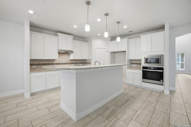 2560 Windle Ln, Seguin, TX 78155