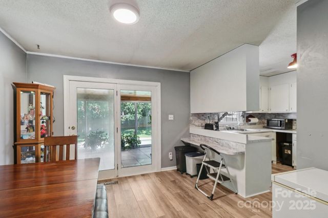 5626 Sandhurst Road, Hickory, NC 28602