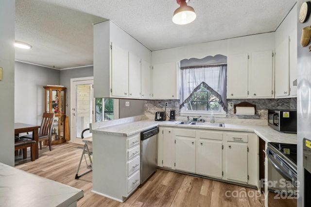 5626 Sandhurst Road, Hickory, NC 28602