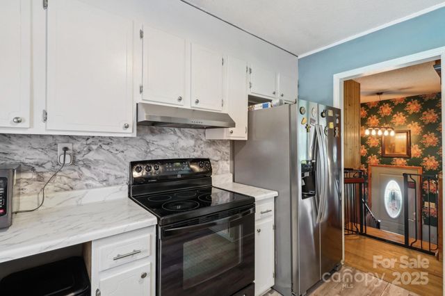 5626 Sandhurst Road, Hickory, NC 28602