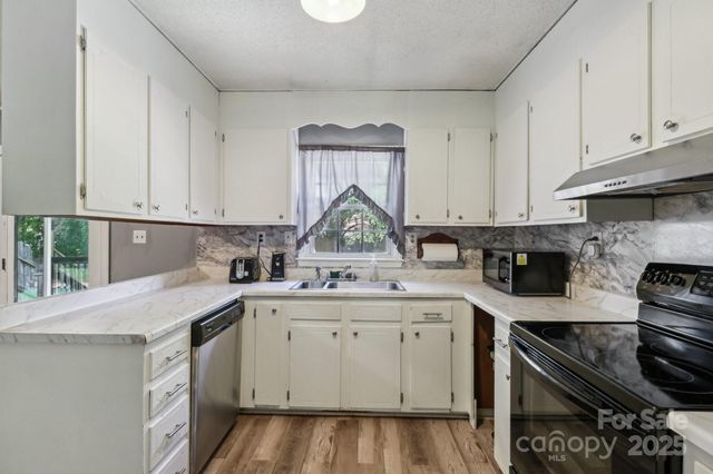 5626 Sandhurst Road, Hickory, NC 28602