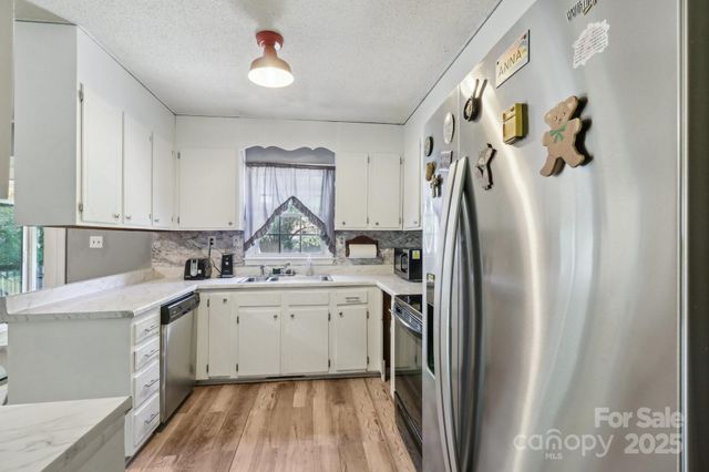 5626 Sandhurst Road, Hickory, NC 28602