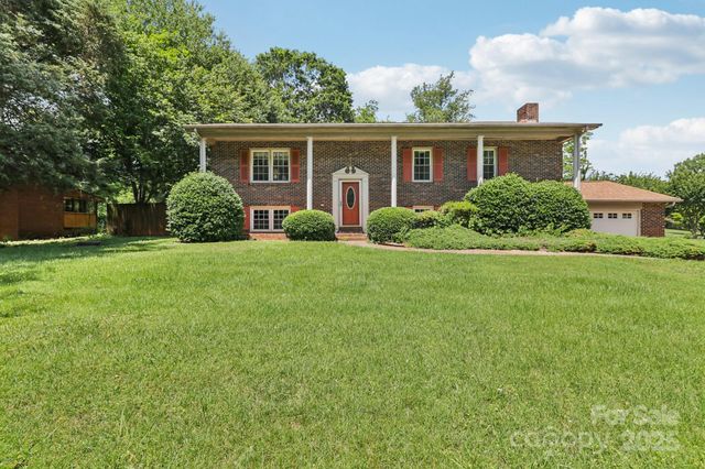 5626 Sandhurst Road, Hickory, NC 28602