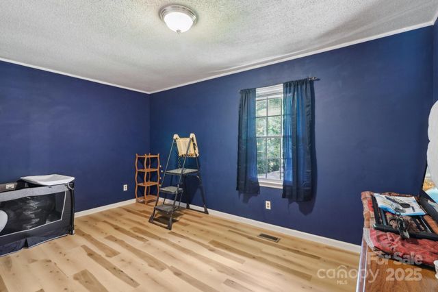 5626 Sandhurst Road, Hickory, NC 28602