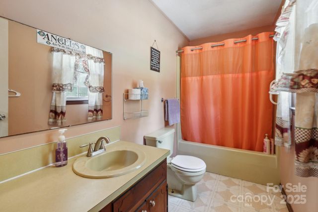 5626 Sandhurst Road, Hickory, NC 28602