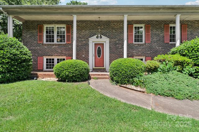 5626 Sandhurst Road, Hickory, NC 28602