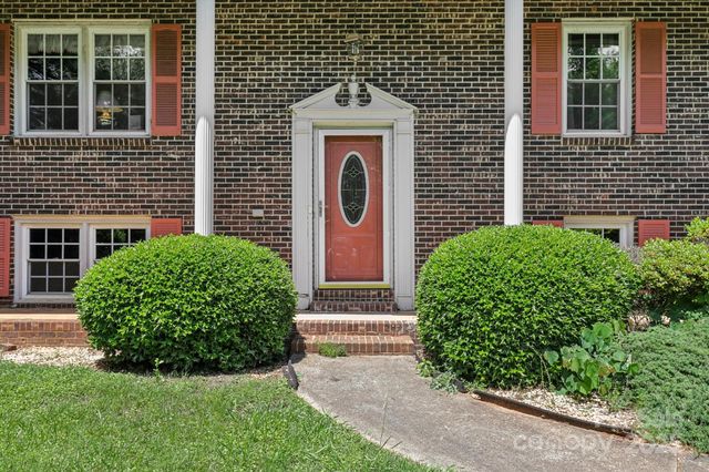5626 Sandhurst Road, Hickory, NC 28602