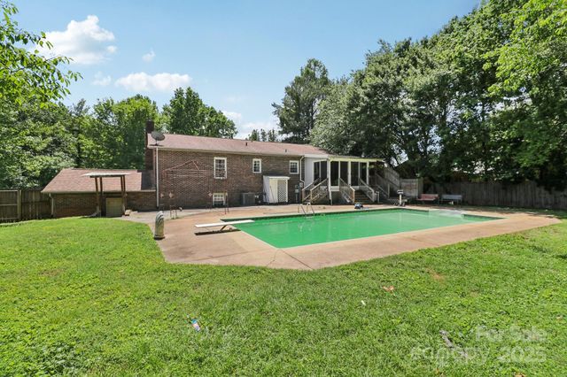 5626 Sandhurst Road, Hickory, NC 28602