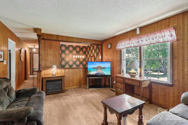 5626 Sandhurst Road, Hickory, NC 28602
