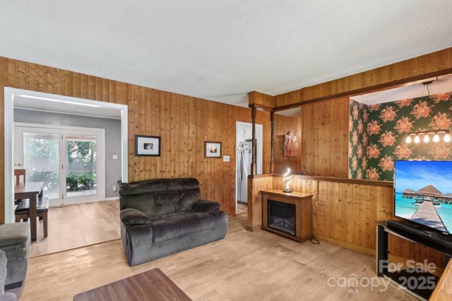 5626 Sandhurst Road, Hickory, NC 28602