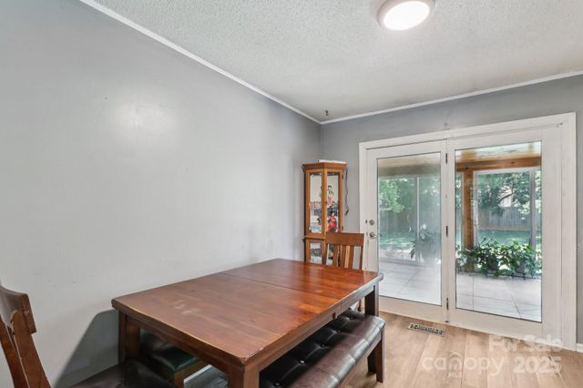 5626 Sandhurst Road, Hickory, NC 28602